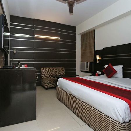 Oyo 13541 Otani Hotel Delhi  Exteriör bild
