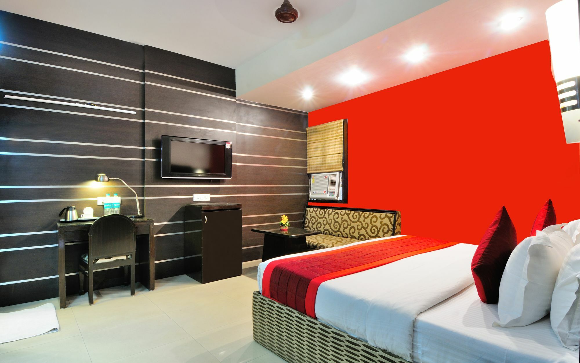 Oyo 13541 Otani Hotel Delhi  Exteriör bild