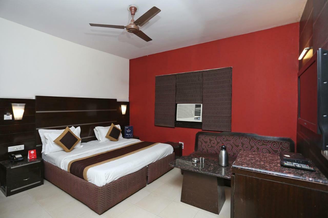 Oyo 13541 Otani Hotel Delhi  Exteriör bild